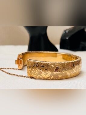 VTG 12K Gold Filled Etched Floral Hinged Bangle Bracelet 38.53g
